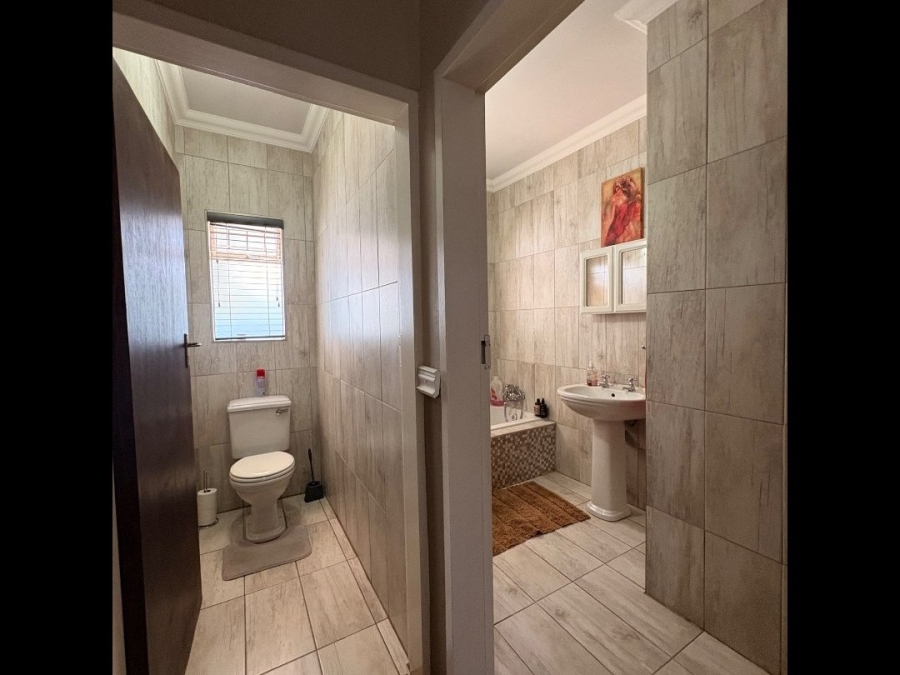 3 Bedroom Property for Sale in Flamwood North West